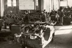 Atelier de recoditionnement à Esslingen en Allemagne sous commandement du 51st Ordnance Group