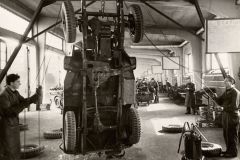 Atelier de recoditionnement à Esslingen en Allemagne sous commandement du 51st Ordnance Group