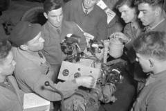 Atelier de recoditionnement à Esslingen en Allemagne sous commandement du 51st Ordnance Group