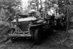 Jeep et des soldats américains. Année 1944 CHAMBOIS. 