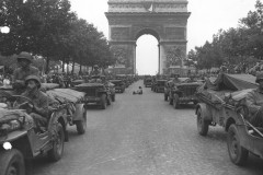 28th Infantry Division Champs Elysees in Paris, France 29 aout 1944
