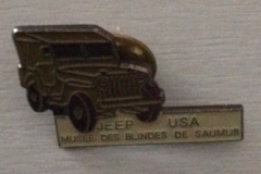 Pins jeep musee des blindes de Saumur