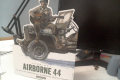 tete de gondole d airborne 44 de Jardinet (cartonnné decoupé)