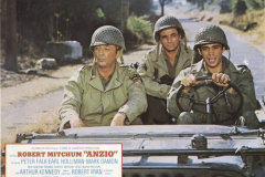Robert-Mitchum-Peter-Falk