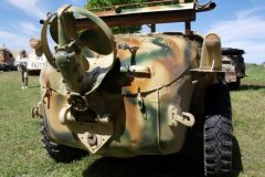 L'arrière de la Schwimmwagen: l'embase de l'hélice est relevée pour rouler sur terre.