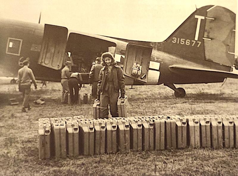 Avion et Jerricans
