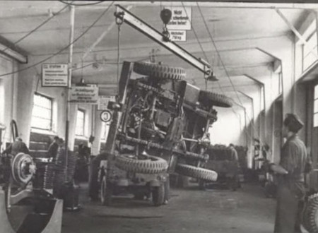 Jeep en atelier de reconditionnement